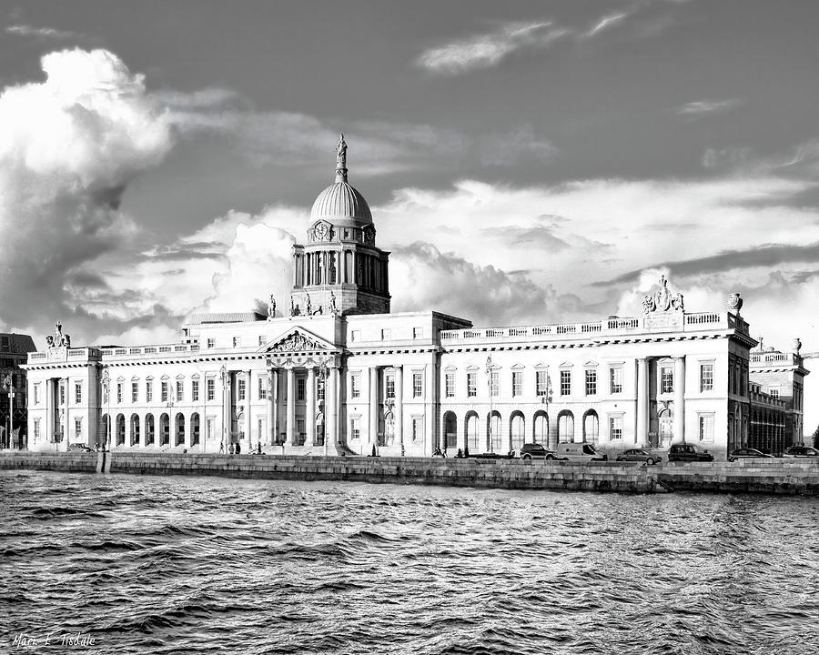 Dublins Neoclassical Custom House On The River Photograph by Mark E Tisdale
