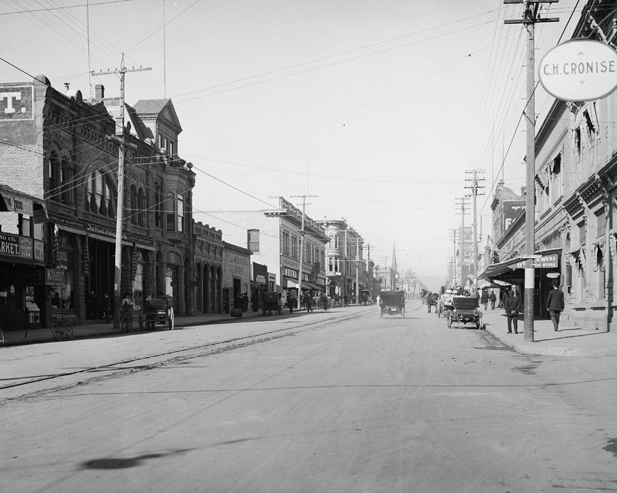 E De La Guerra St, Santa Barbara, CA, Early 1900s Photograph by Visions ...