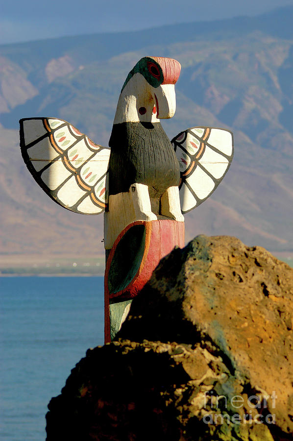 Eagle Totem on the island of Maui, Hawaii. Photograph by Gunther Allen