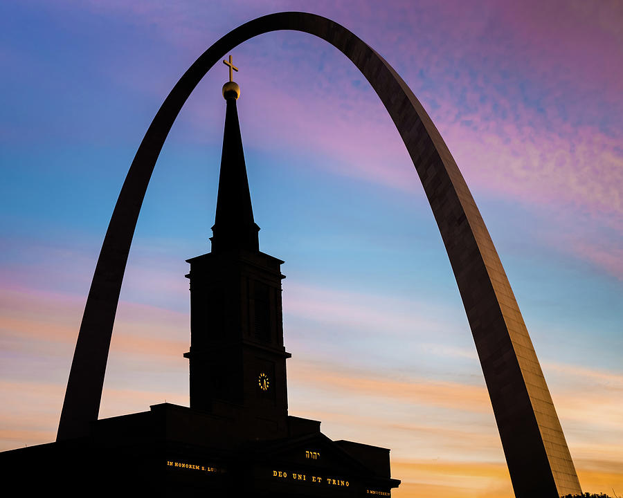 Early Colorful Morning Skies Over The Gateway Arch Photograph