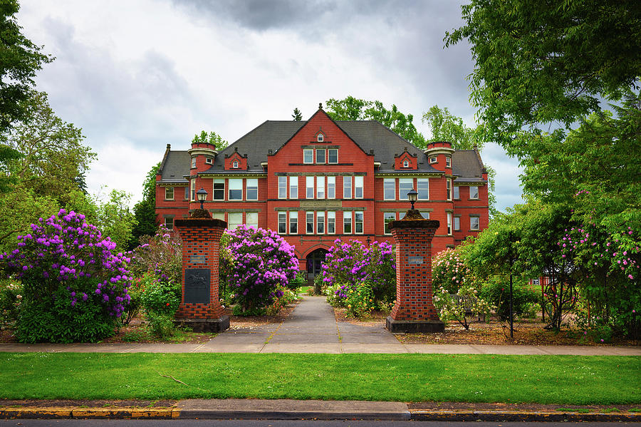 Eaton Hall, building on the campus of Willamette University in Salem