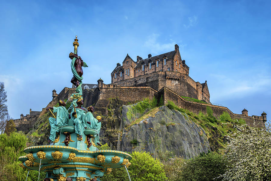 Edinburgh Castle And Ross Fountain Photograph by Artur Bogacki