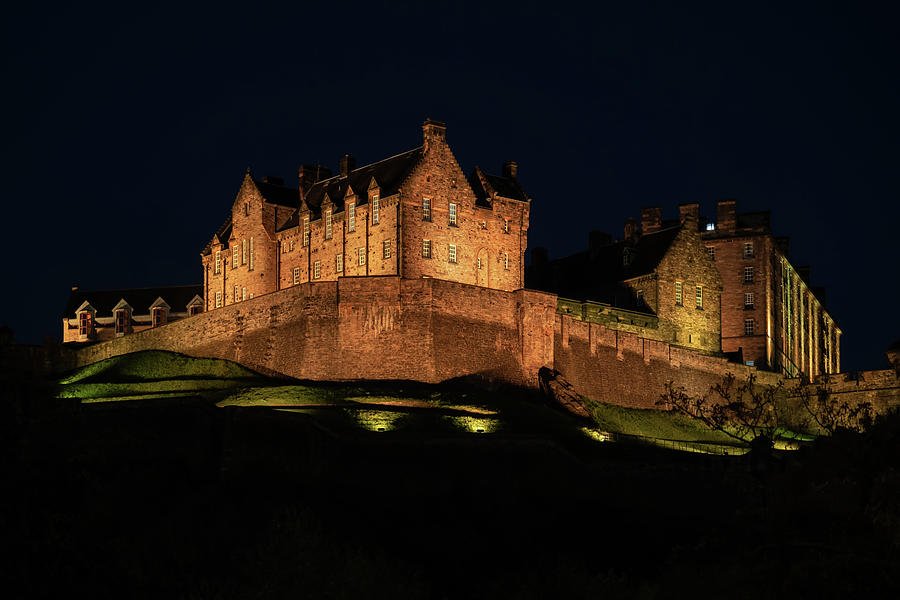 Edinburgh Castle At Night In Scotland Photograph by Artur Bogacki