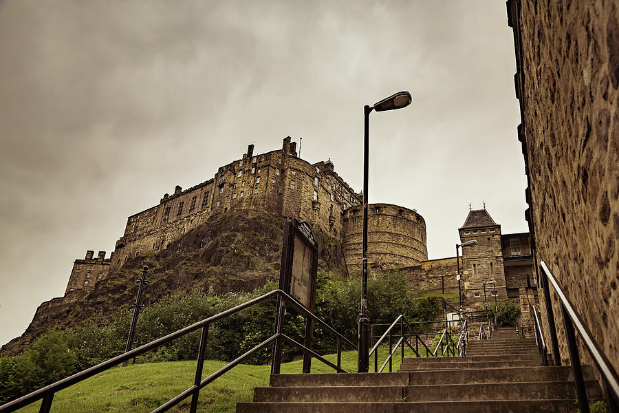 Edinburgh Castle from Grannies Green Photograph by Ian Good