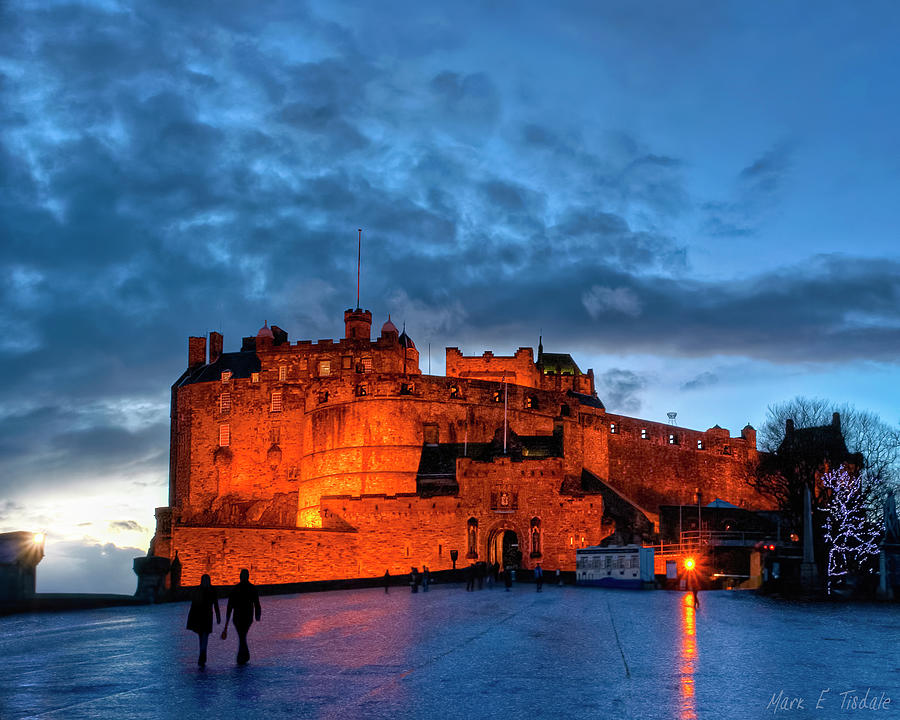 Edinburgh - Dusk On The Castle Photograph by Mark Tisdale