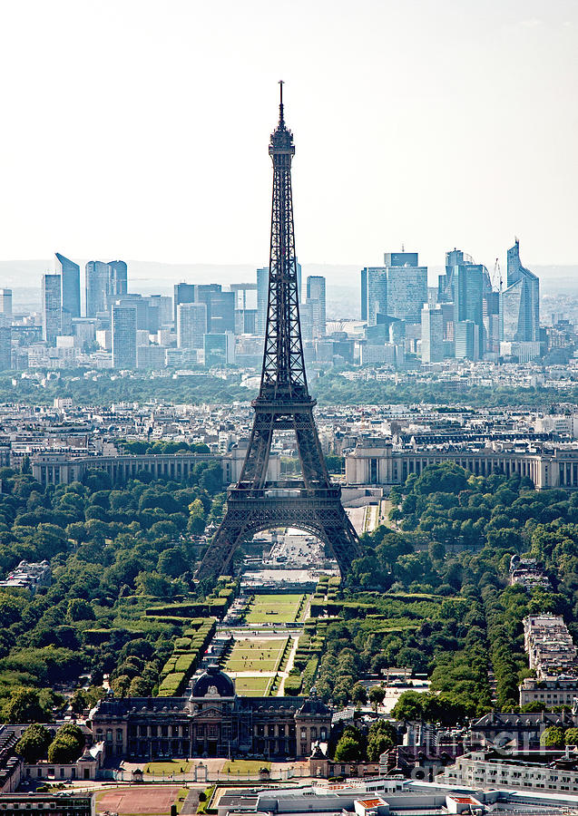 The eiffel tower towering over the city of paris photo – Free Las