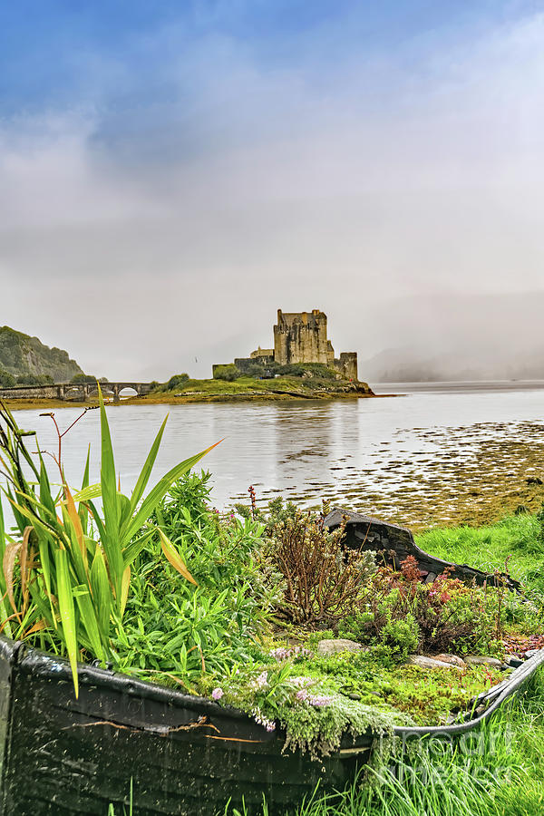 Eilean Donan Castle Rowboat Photograph by Tom Watkins PVminer pixs