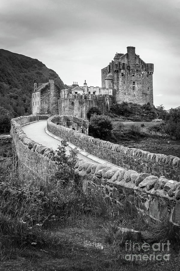 Eilean Donan castle, Scotland - Black and white Photograph by ...