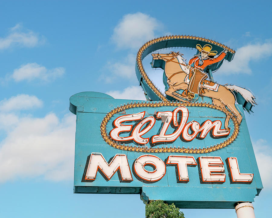 El Don Motel Albuquerque Vintage Neon Sign Photograph by Gigi Ebert