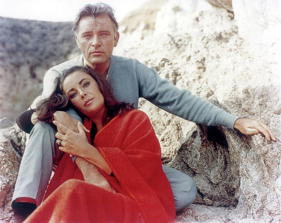 ELIZABETH TAYLOR and RICHARD BURTON in THE SANDPIPER -1965-, directed by VINCENTE MINNELLI. Photograph by Album