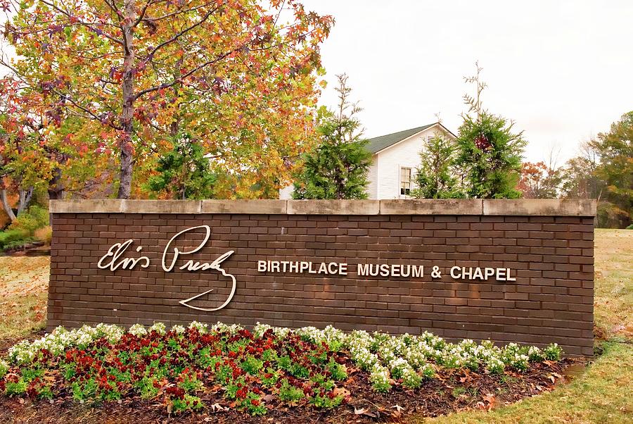 Elvis Presley Birthplace Museum and Chapel Sign at Tupelo Mississippi  Photograph by Bob Pardue