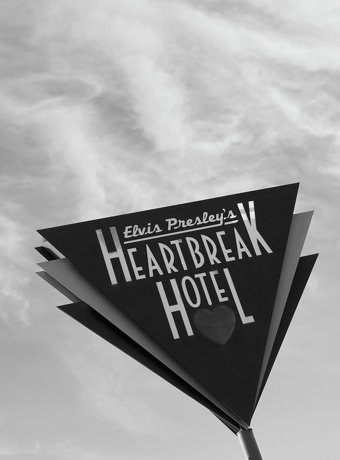 Elvis Presleys Heartbreak Hotel Memphis BW Photograph by Bob Pardue