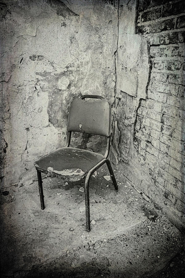 Empty Chair In Corner Photograph by Dan Sproul