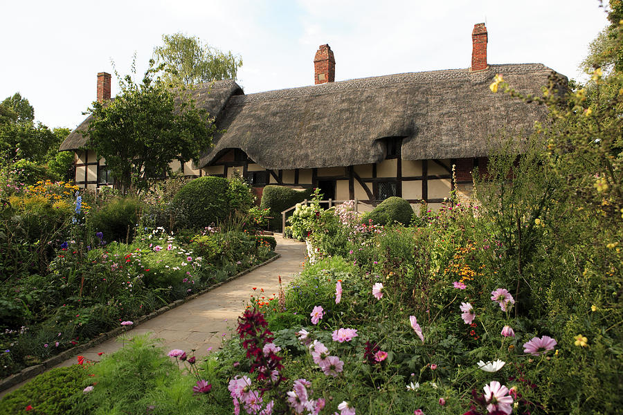 England, Warwickshire, Stratford-upon-Avon, Shottery, Anne Hathaways cottage and garden Photograph by Peter Scholey