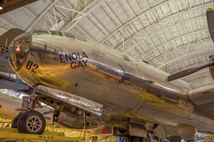 pictures of the enola gay plane