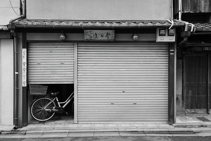 Everyday Life in Japan - Kyoto Street Scene Photograph by Matthias Hauser Everyday Life in Japan - Kyoto Street Scene Photograph by Matthias Hauser