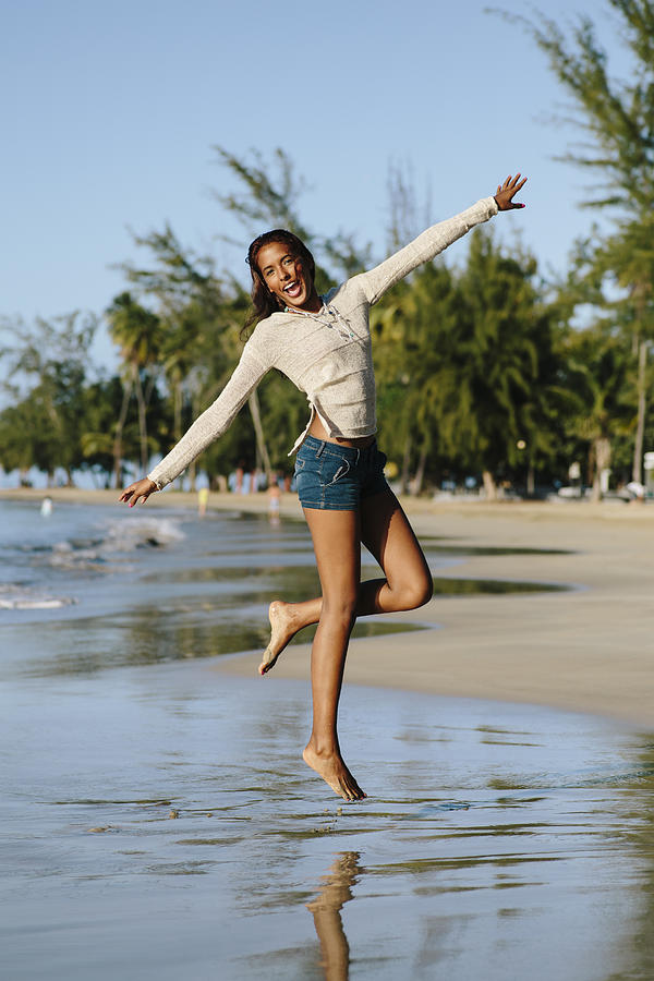 Excited girl at the beach Photograph by Alejandrophotography