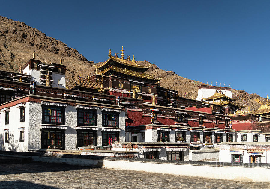 Exterior view of the Tashi Lhunpo Tibetan Buddhist monastery in ...