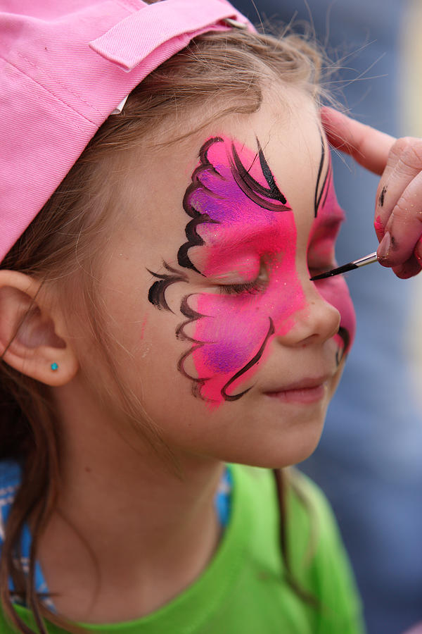 Face painting at the party. Photograph by AnkNet