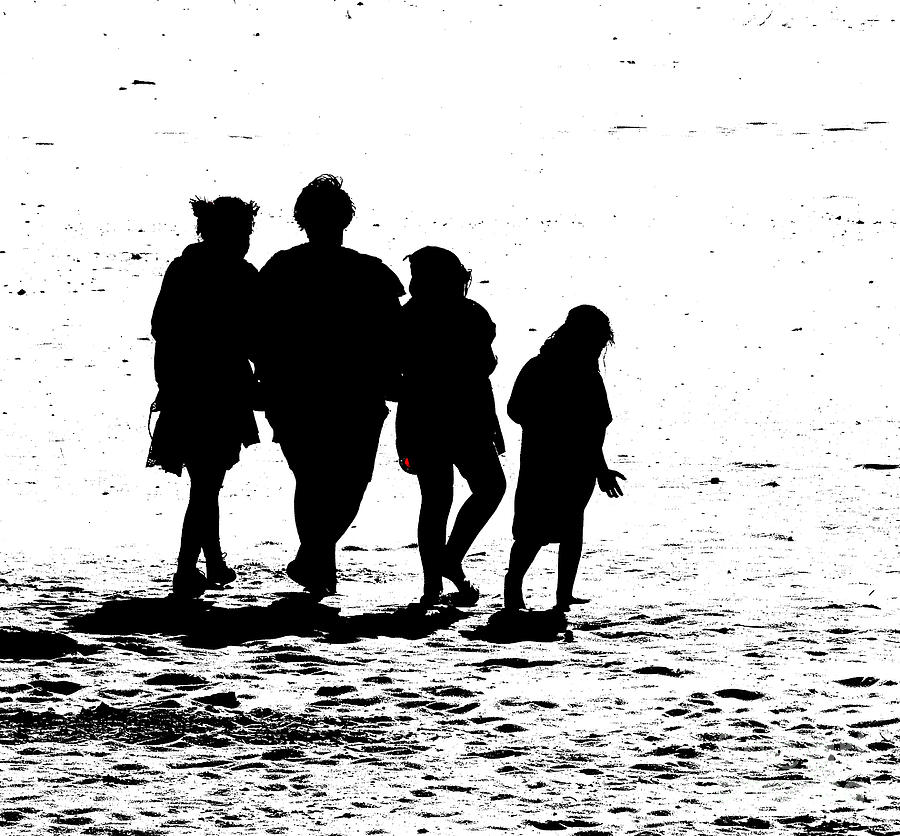 Familia en la Playa Photograph by Alfonso Garcia