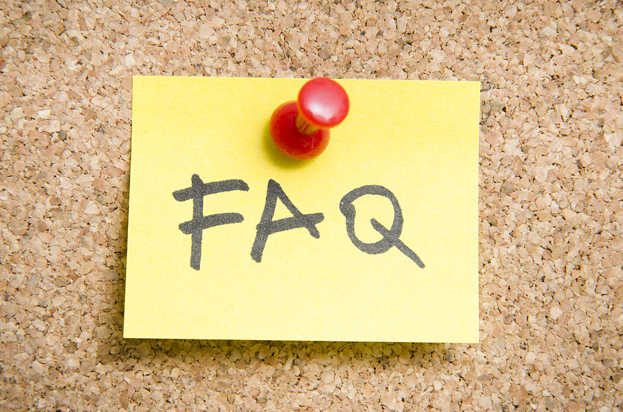 FAQ Post it note on a wood cork wall Photograph by Franckreporter