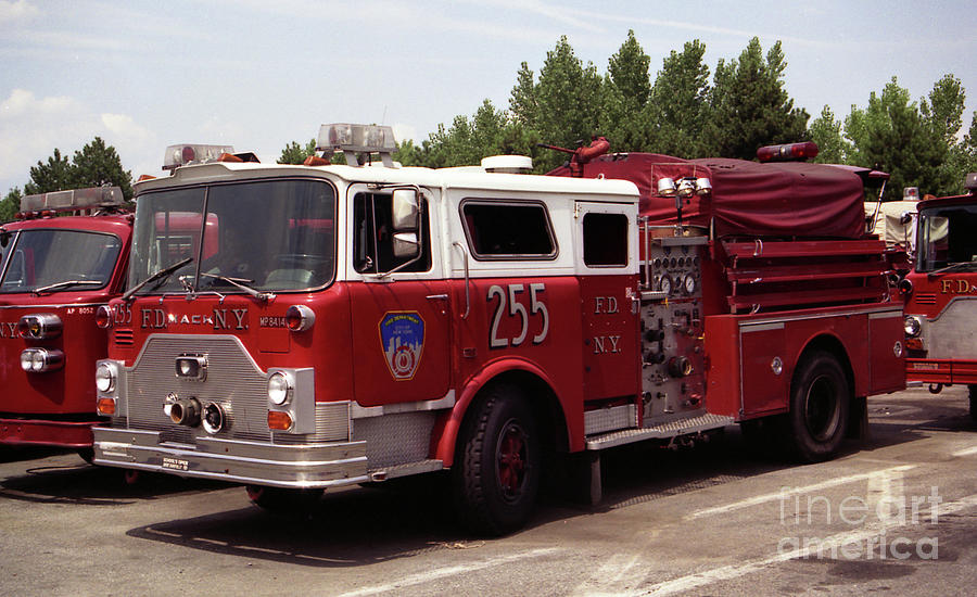 FDNY Engine 255-Mack Photograph by Steven Spak