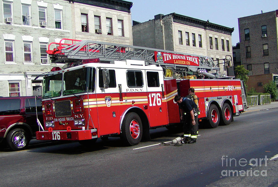 FDNY Ladder 176 Photograph by Steven Spak | Fine Art America