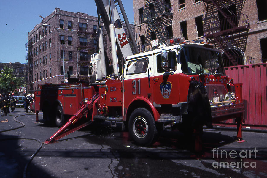 New York City Photograph - FDNY Tower Ladder 31 by Steven Spak