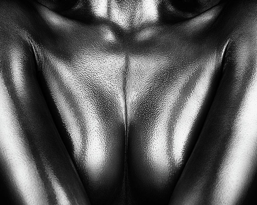 Abstract Photograph - Female nude silver oil close-up 2 by Johan Swanepoel