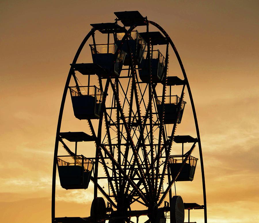 Ferris Wheel at dusk Photograph by David Lee Thompson