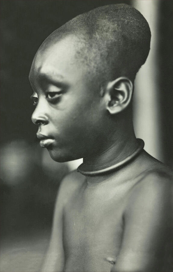 Fille de Grand Chet Mangbetu, Congo, c1920-1930 Photograph by Casimir ...