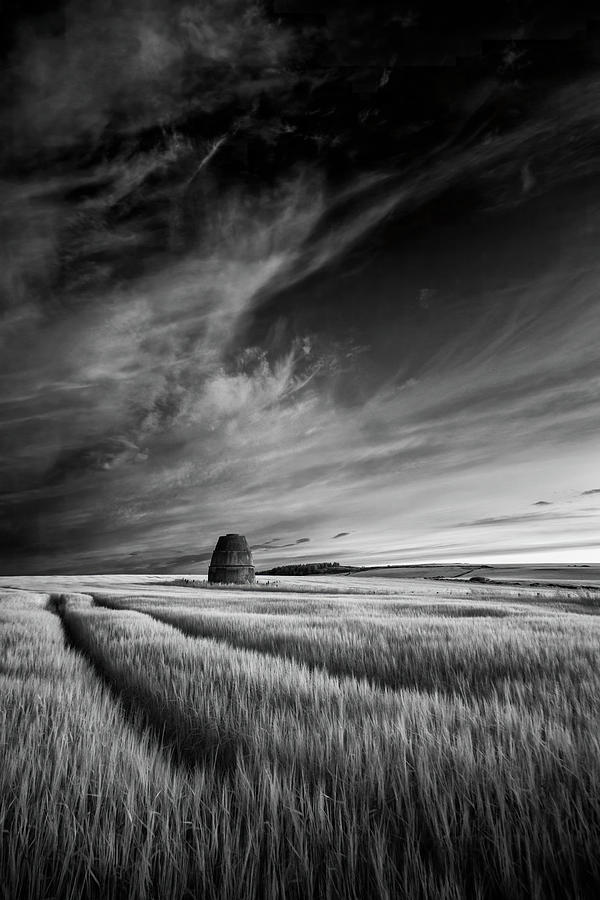 Black And White Photograph - Findlater Doocot by Peter OReilly