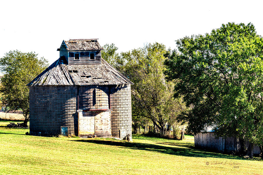 Fine Old Aging Corncrib Photograph by Ed Peterson