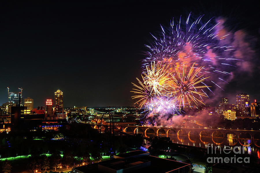 Fireworks 21-1 Photograph by Jim Schmidt MN