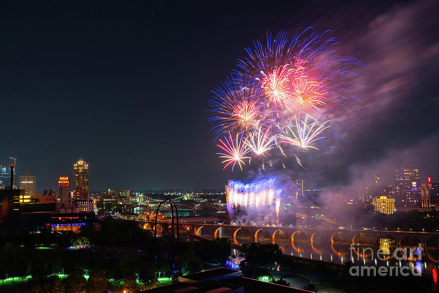 Fireworks 21-2 Photograph by Jim Schmidt MN