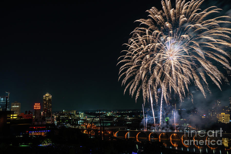 Fireworks 21-5 Photograph by Jim Schmidt MN