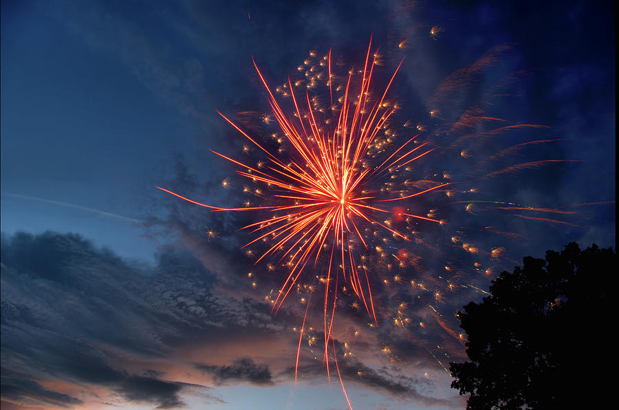Fireworks 4 Photograph by Buddy Scott