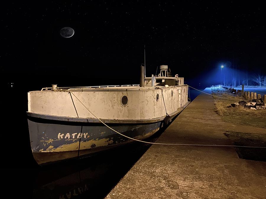 https://images.fineartamerica.com/images/artworkimages/mediumlarge/3/fishing-boat-at-night-jeffrey-dennis.jpg