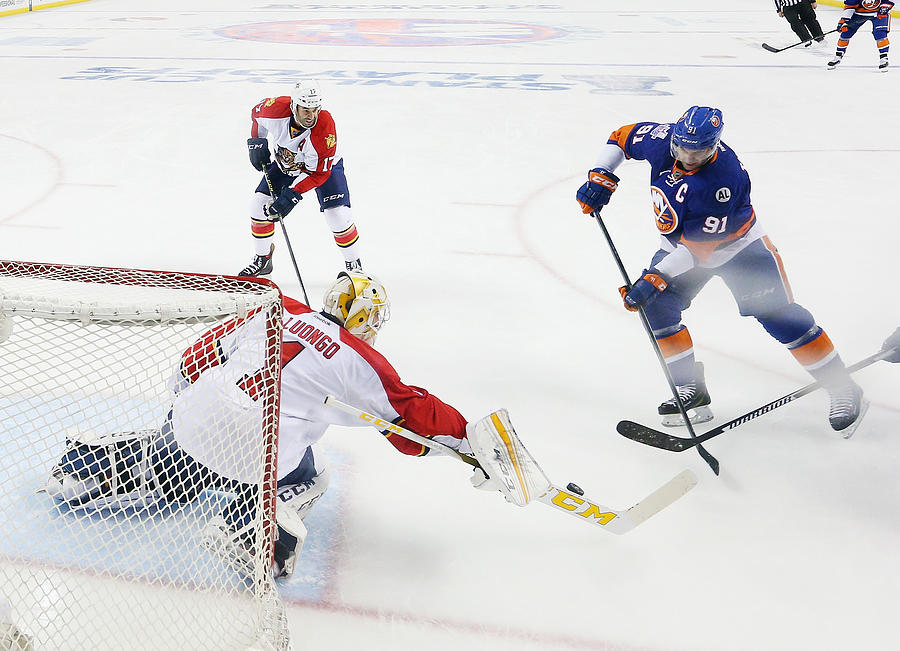Florida Panthers v New York Islanders - Game Three Photograph by Bruce Bennett