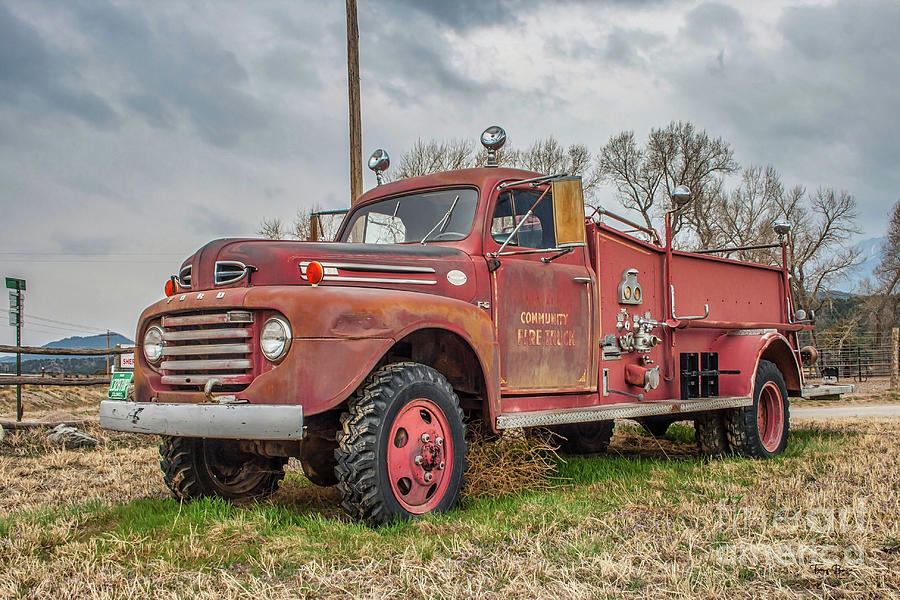 Ford F5 Fire Truck Photograph by Tony Baca