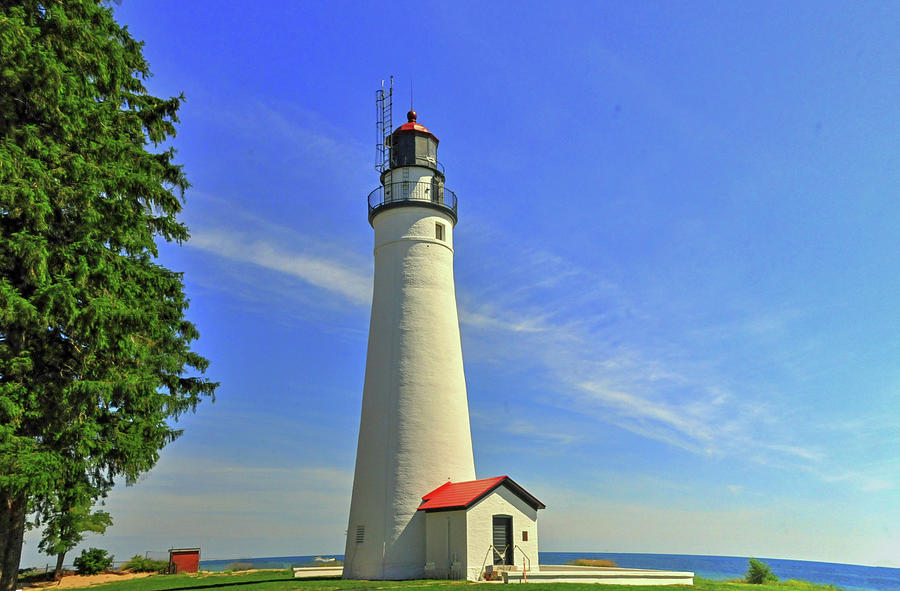 Fort Gratiot Lighthouse-Port Huron, Michigan Photograph by William ...