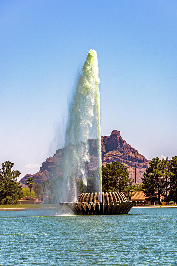 Fountain Hills Fountain Photograph by Lonnie Paulson