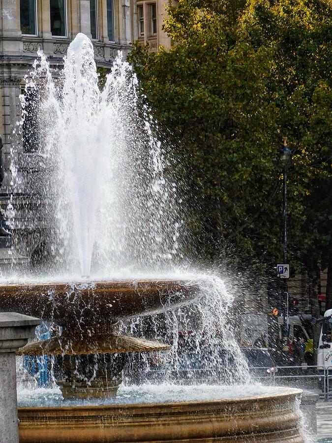 London Photograph - Fountain in Trafalgar by Karen Garden