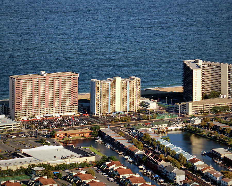 Fountainhead Towers Condominium Ocean City MD Photograph by Bill Swartwout