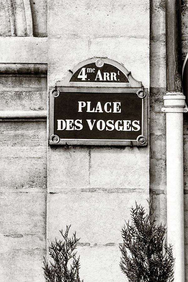 Paris Photograph - France, Paris, the Place des Voges by John Seaton Callahan