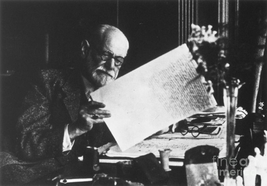 Freud In London, 1938 Photograph by Granger