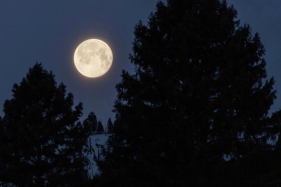 Full moon sets over ridge of Sepulcher Mountain Photograph by Mona ...