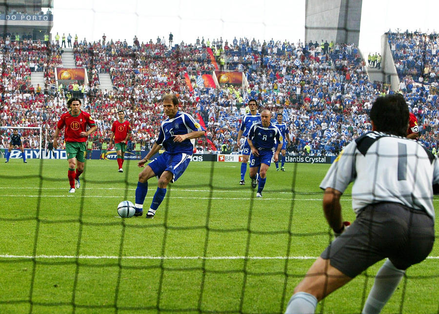 Fussball: EM 2004 in Portugal, POR-GRE Photograph by Andreas Rentz