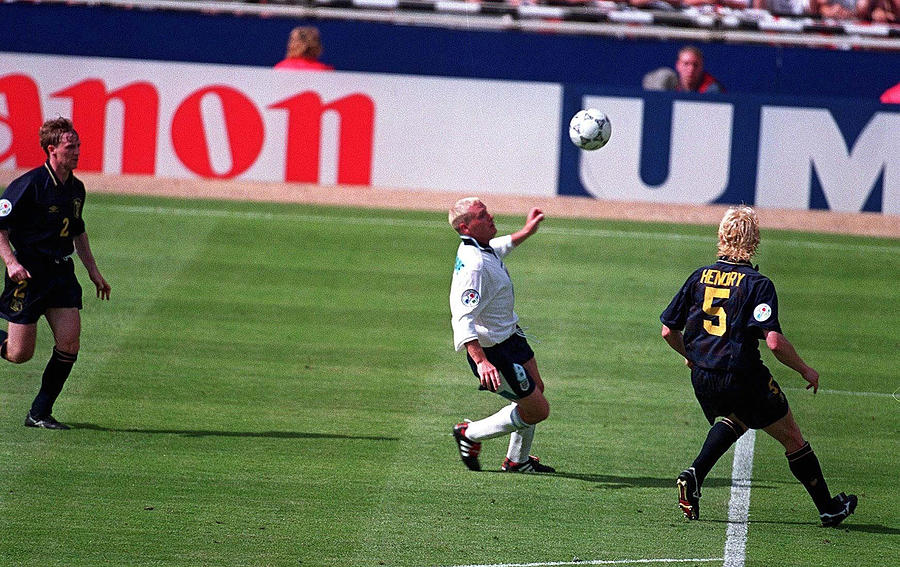 Fussball: Euro 1996 Sco Photograph by Gunnar Berning