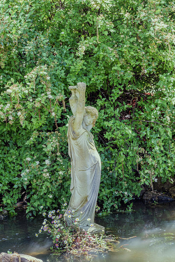 Garden Statue Photograph by Elaine Teague